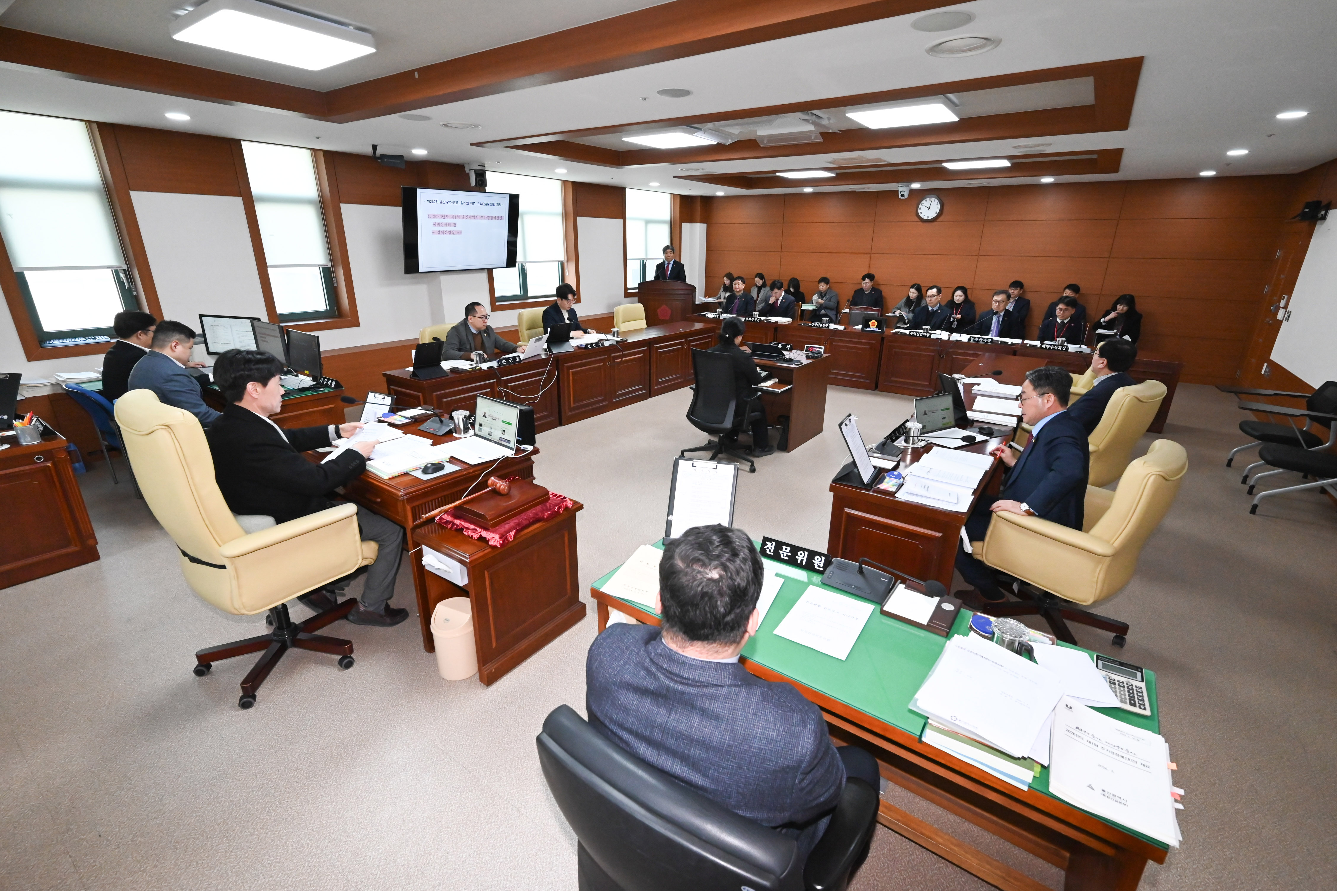 산업건설위원회, 경제산업실·AI수도추진본부 소관 2026년도 제1회 울산광역시 추가경정예산안 예비심사2