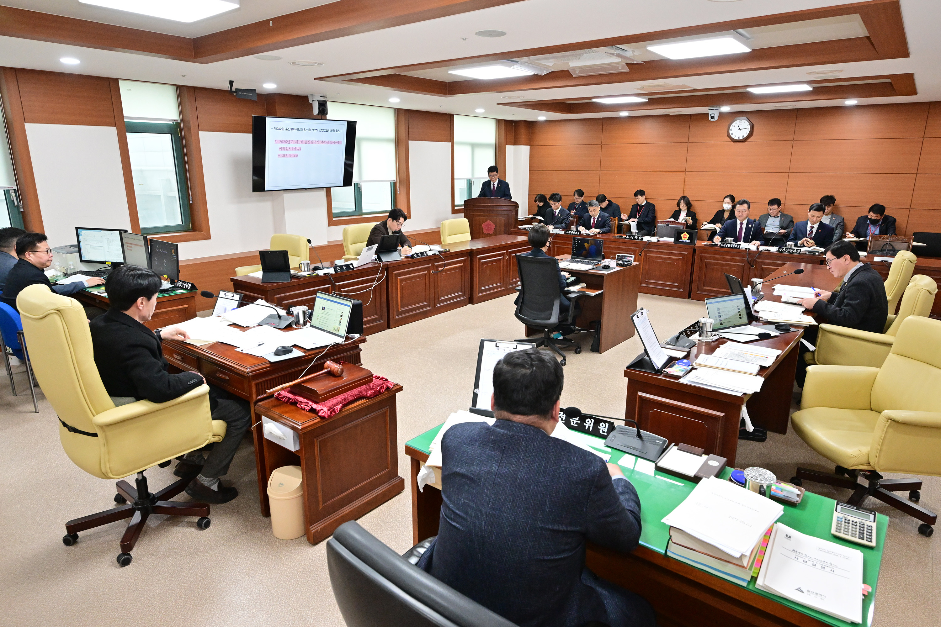 산업건설위원회, 기업투자국·도시국 소관 2026년도 제1회 추가경정예산안 및 조례안 심사1