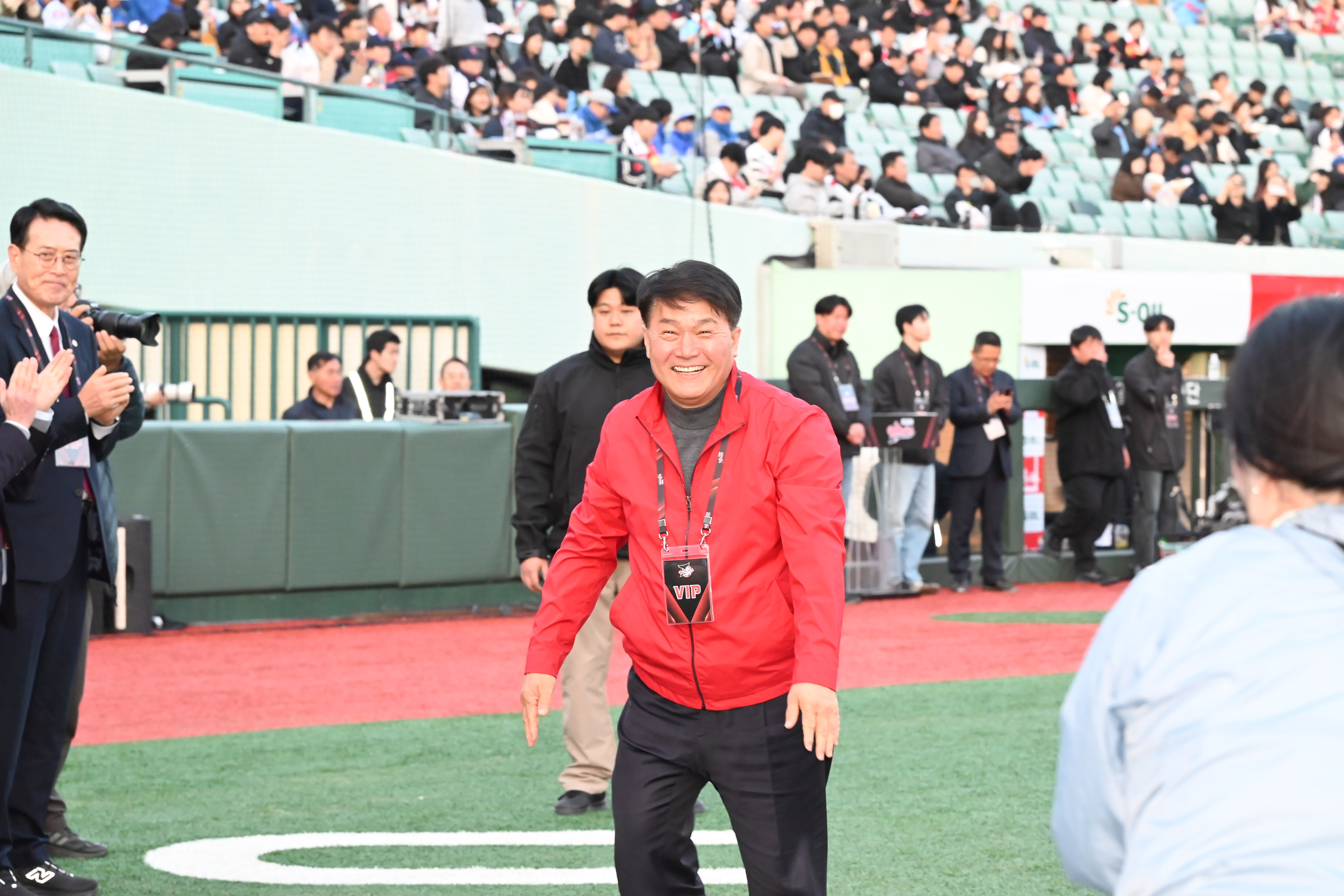 이성룡 의장, 울산웨일즈 홈경기 개막식1