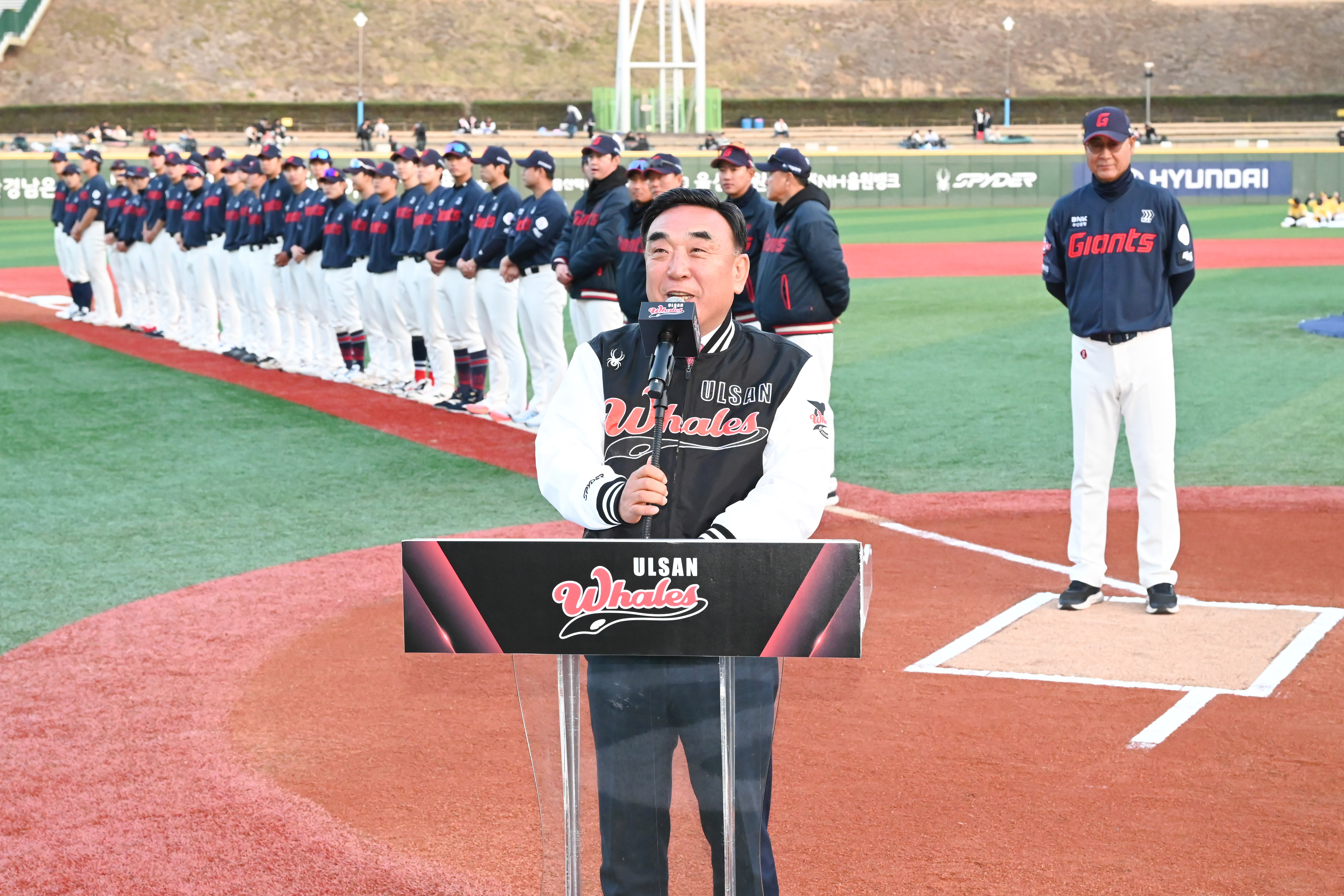 이성룡 의장, 울산웨일즈 홈경기 개막식4