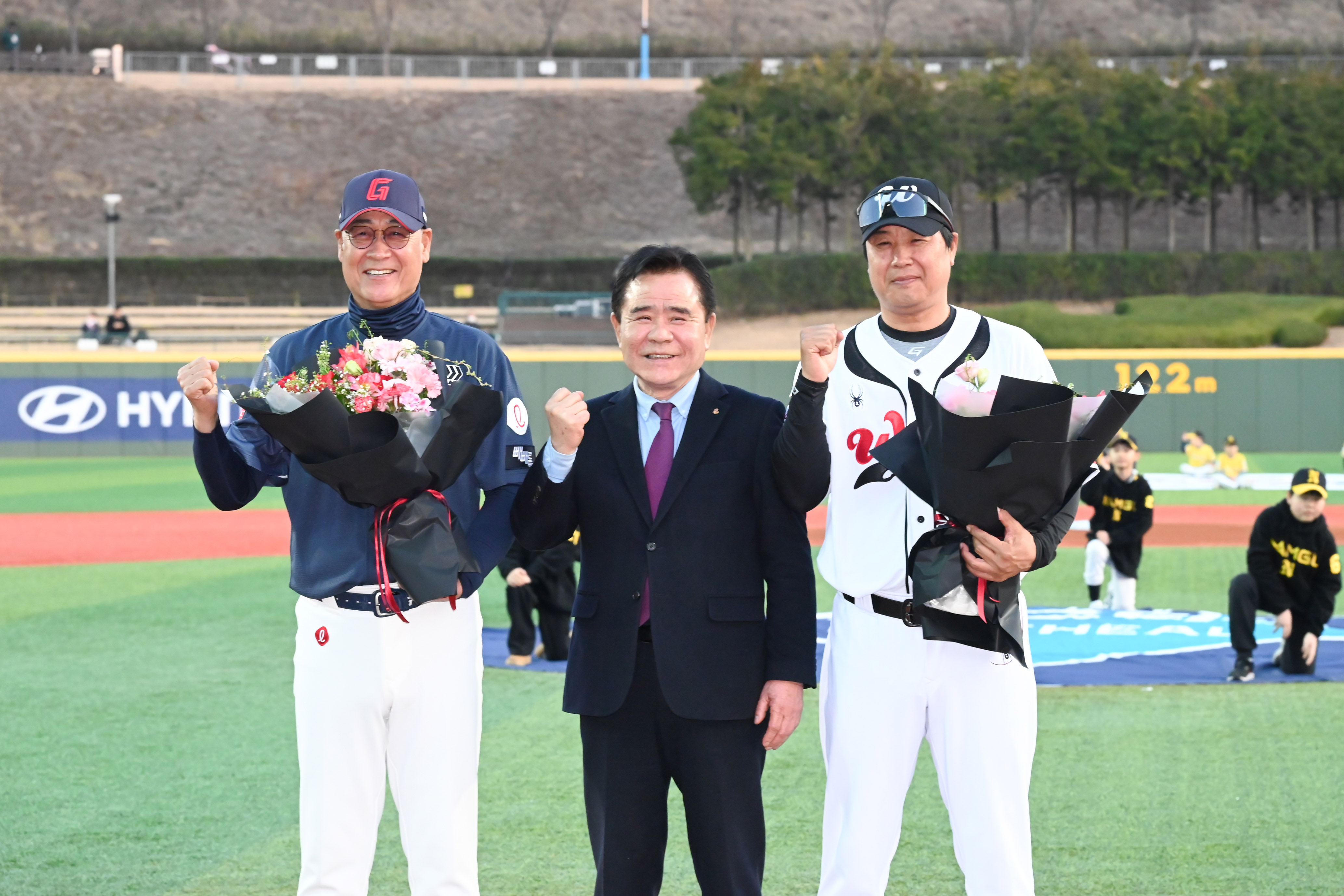 이성룡 의장, 울산웨일즈 홈경기 개막식5