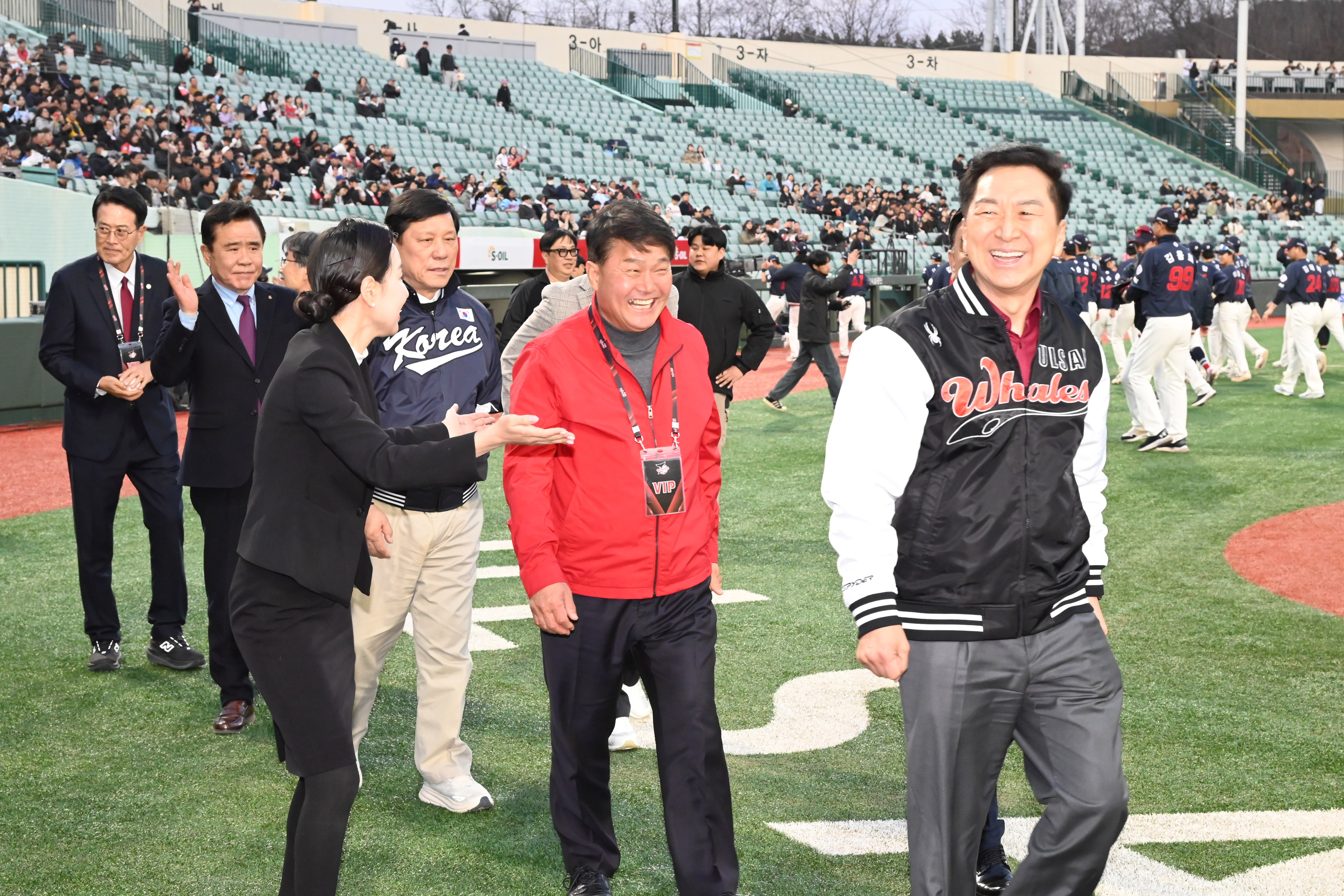 이성룡 의장, 울산웨일즈 홈경기 개막식6