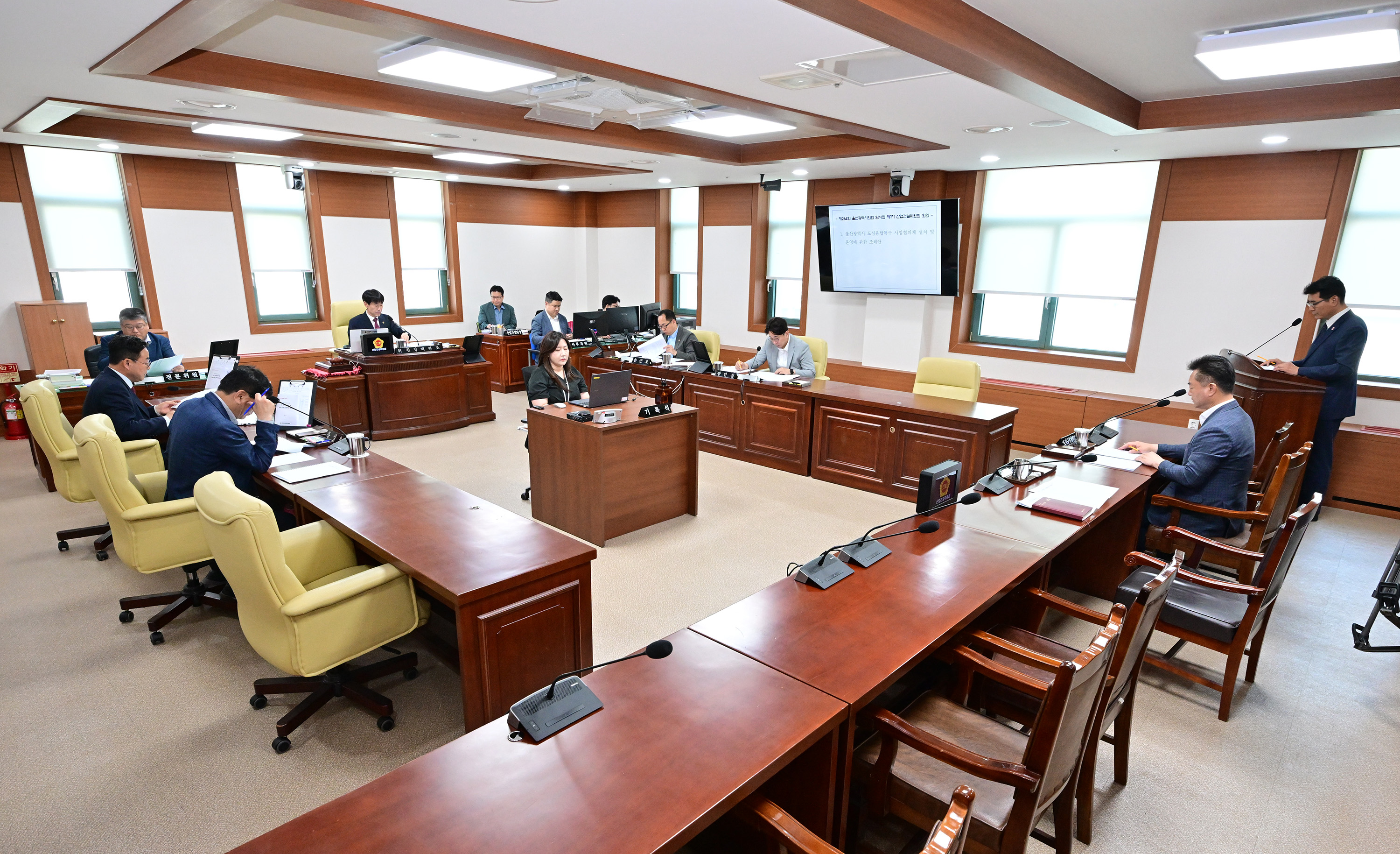 산업건설위원회, 울산광역시 도심융합특구 사업협의체 설치 및 운영에 관한 조례안 등 심사3