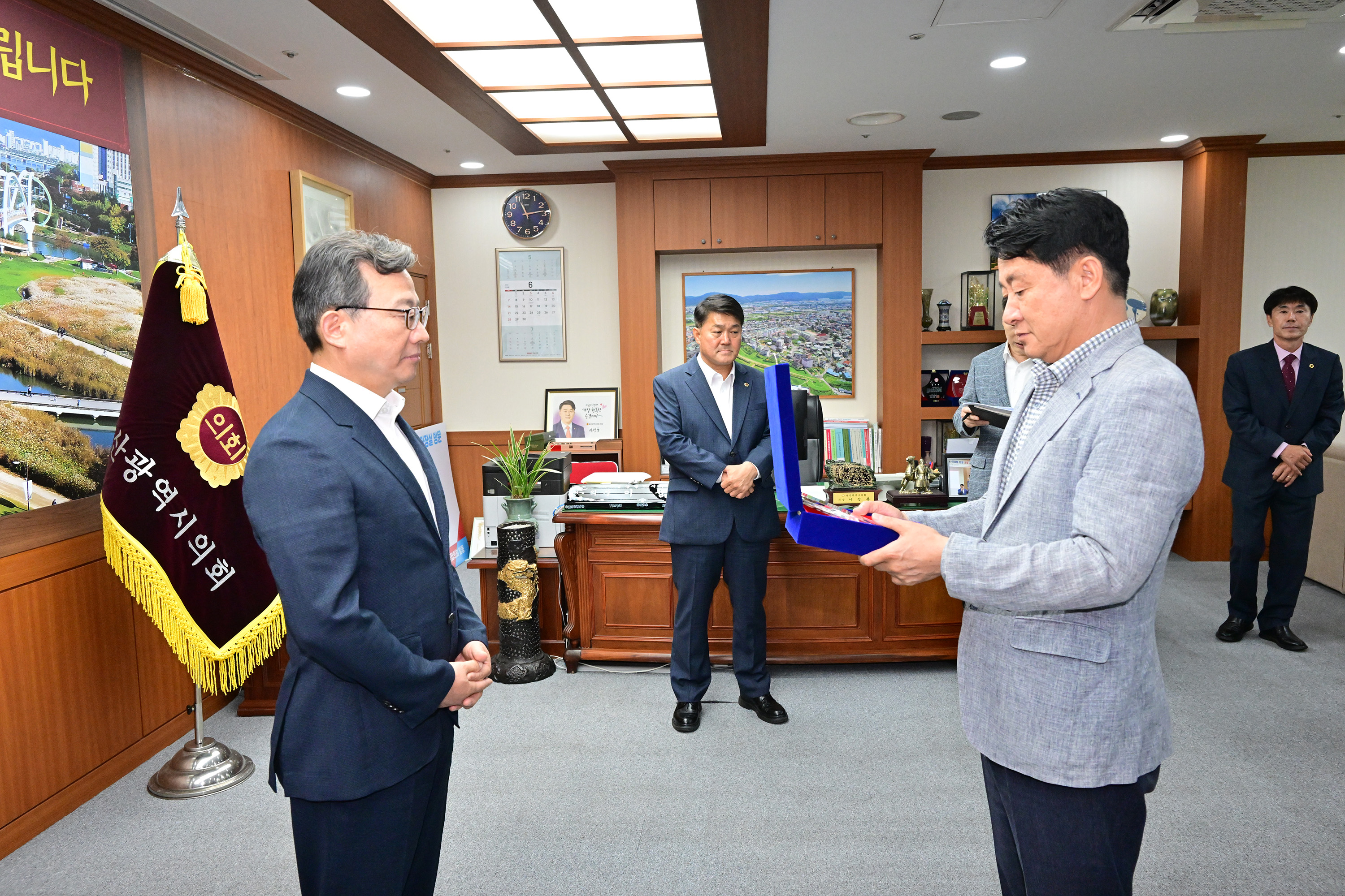 이성룡 의장, 2026년 하반기 퇴직준비교육 대상자 공로패 수여6