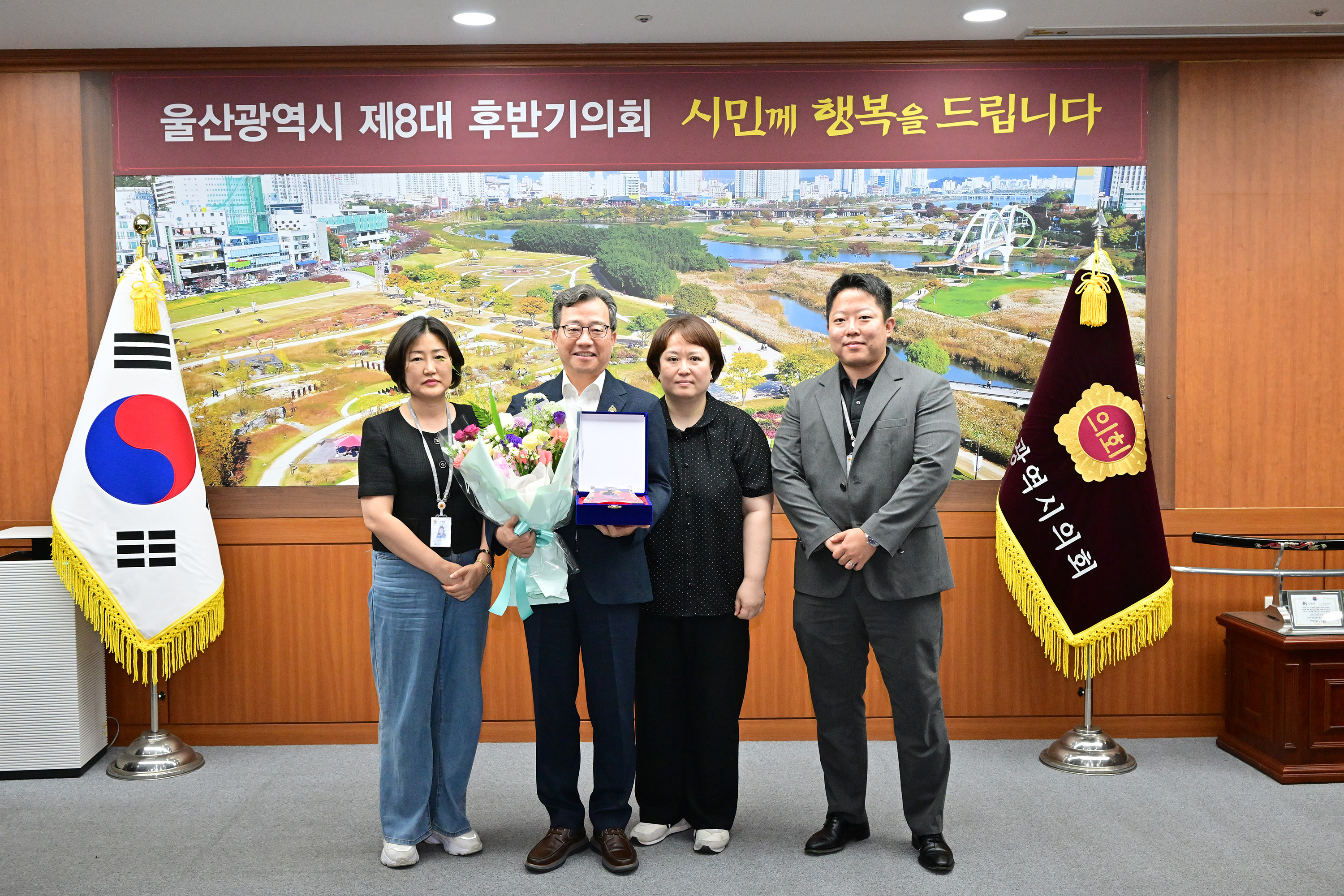 이성룡 의장, 2026년 하반기 퇴직준비교육 대상자 공로패 수여10
