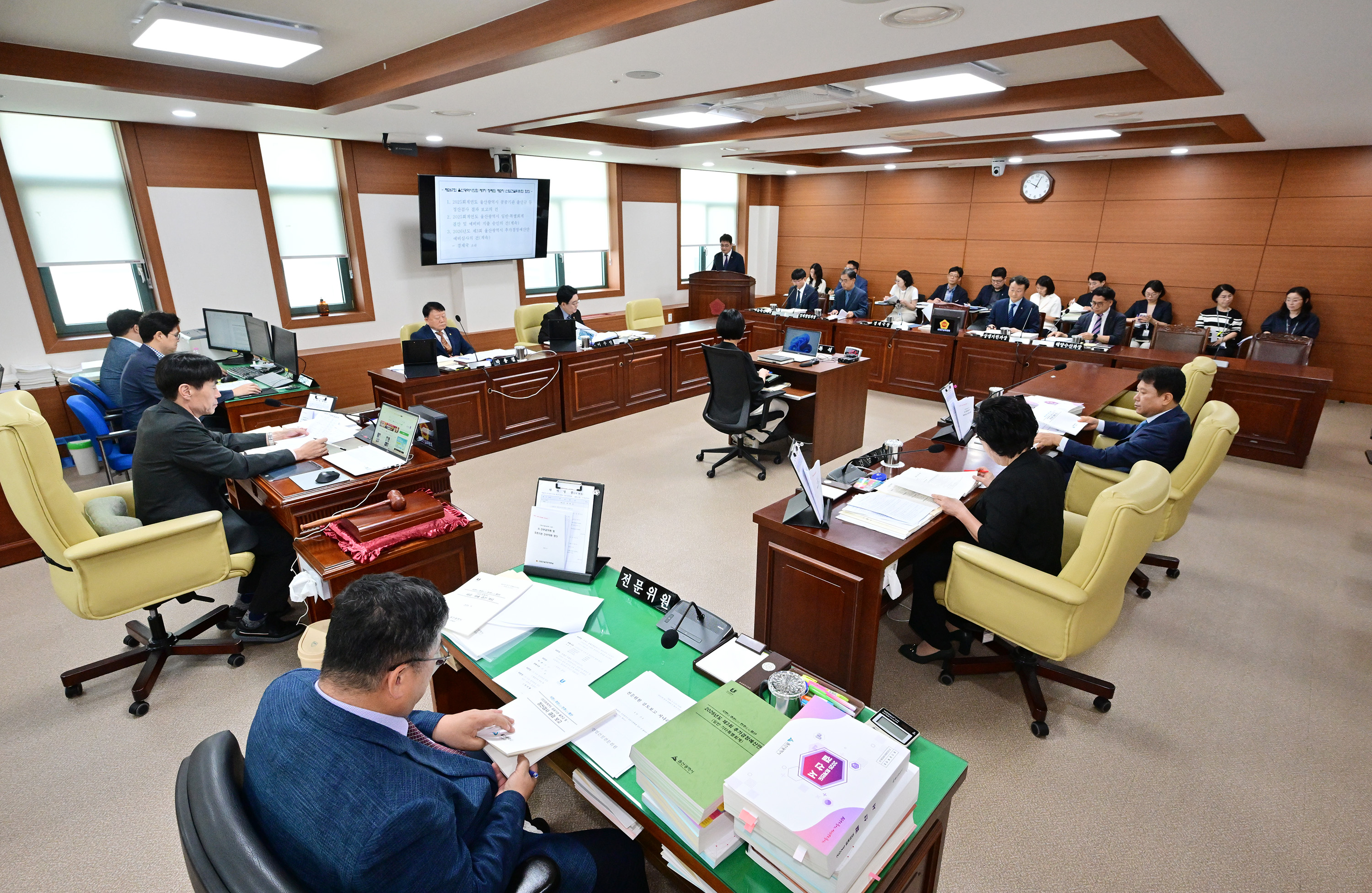 산업건설위원회, 경제국 소관 2025회계연도 결산 및 2026년도 제3회 추가경정예산안 예비심사1