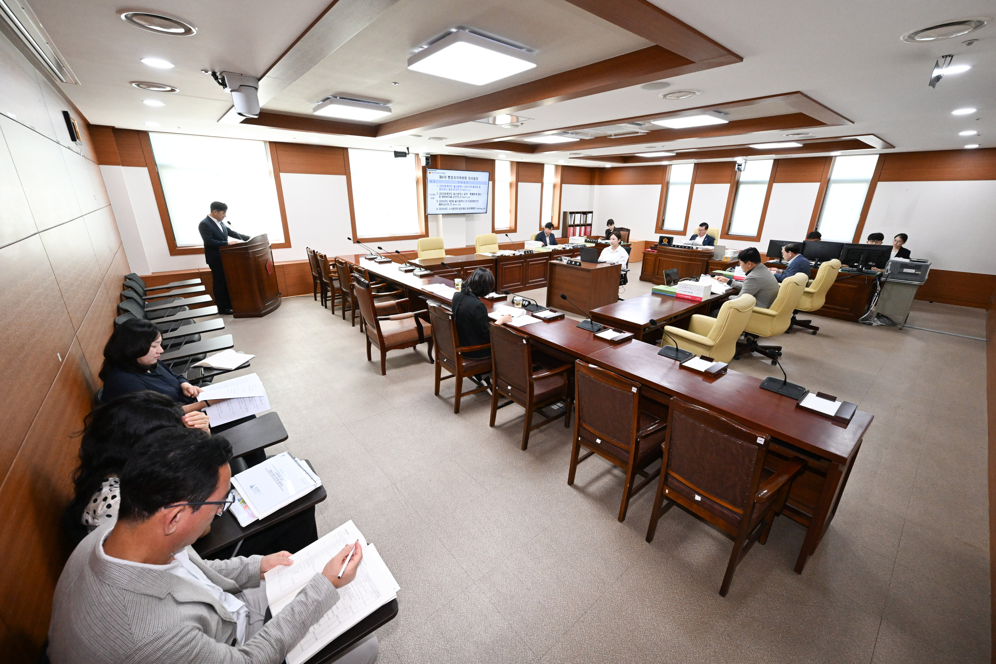 행정자치위원회, 행정국 소관 2025회계연도 결산 및 2026년도 제3회 울산광역시 추경예산안 예비 심사4