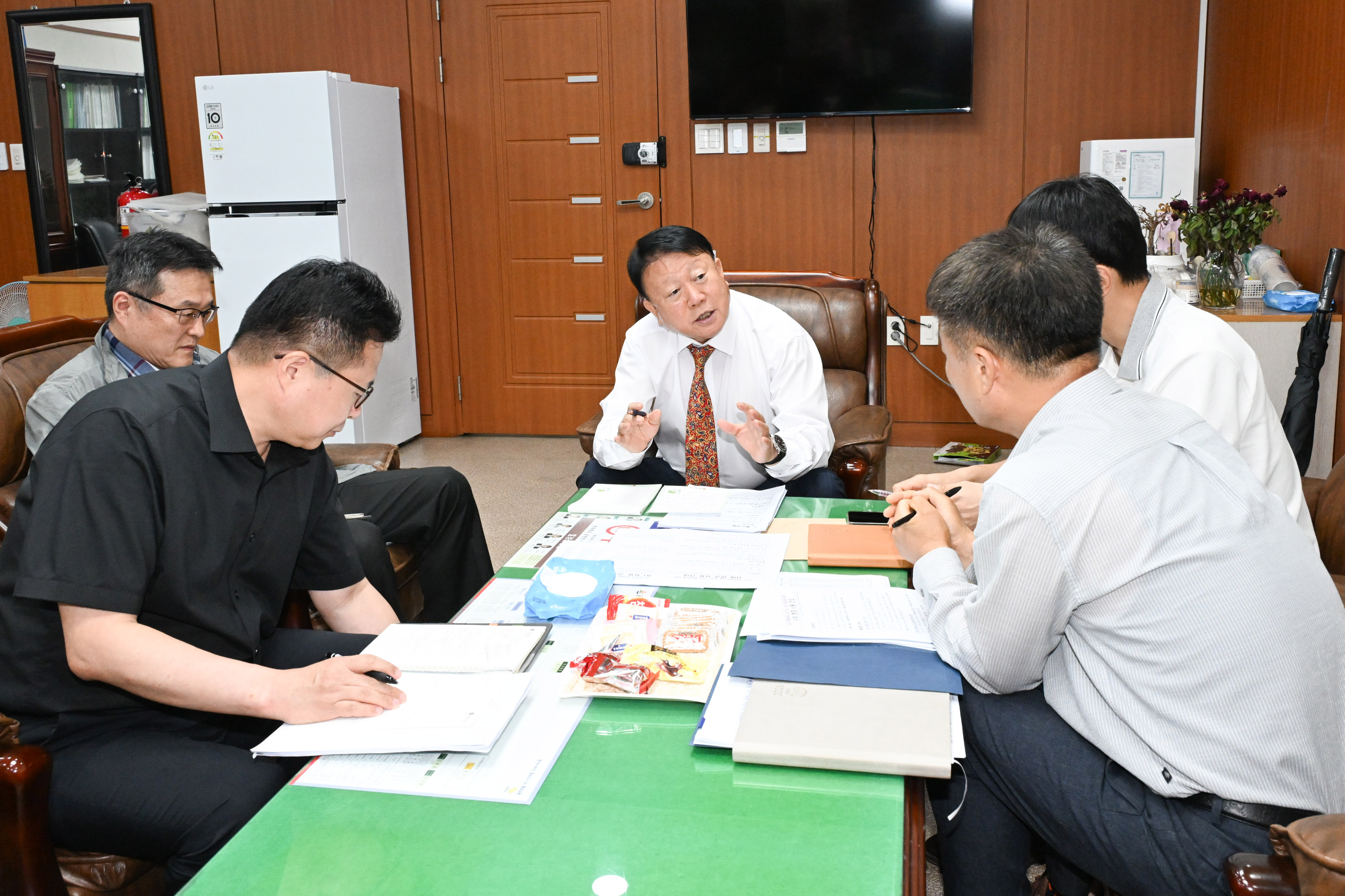 박용걸 의원, 지역 주요 현안의 추진상황과 예산 지원방안 논의1