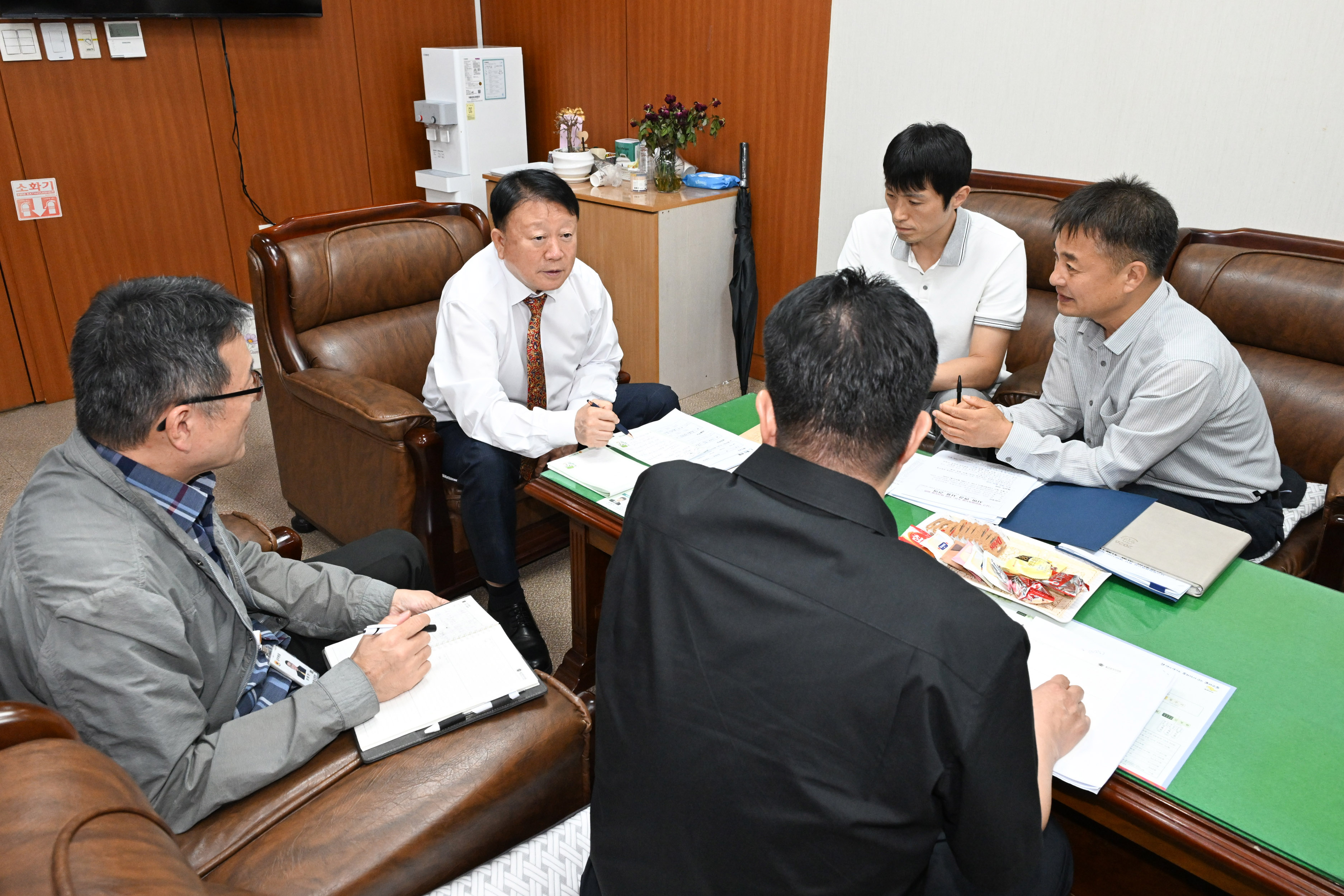 박용걸 의원, 지역 주요 현안의 추진상황과 예산 지원방안 논의5