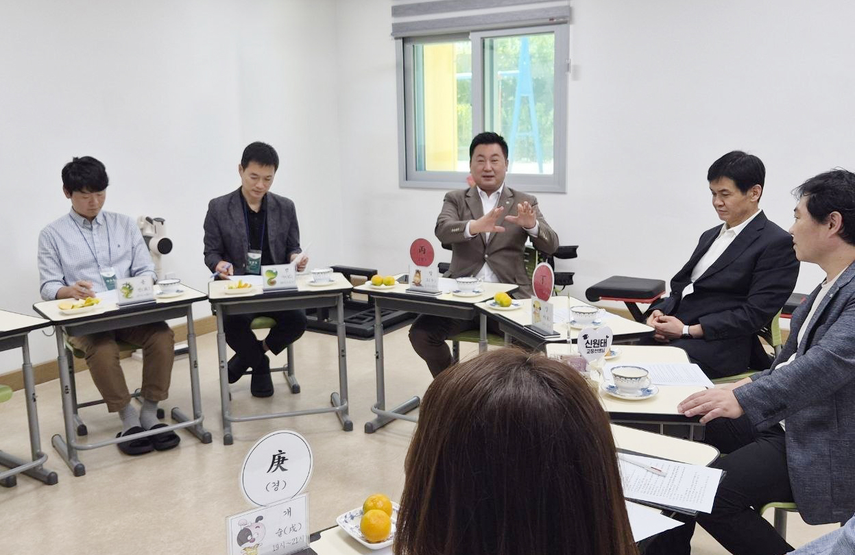 안대룡 의원, 서사초 학교 현안 청취 및 강당 시설 점검2