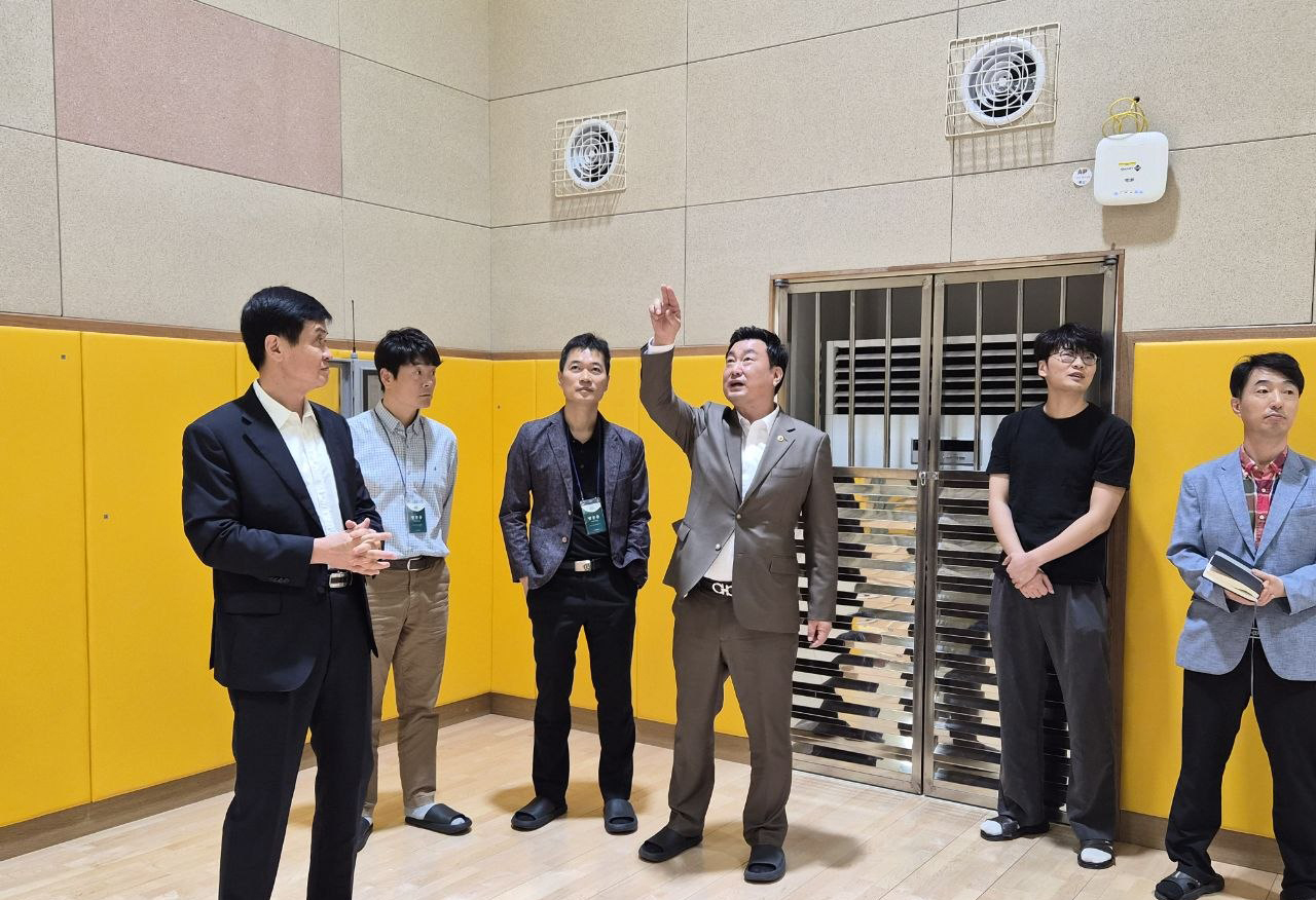 안대룡 의원, 서사초 학교 현안 청취 및 강당 시설 점검3