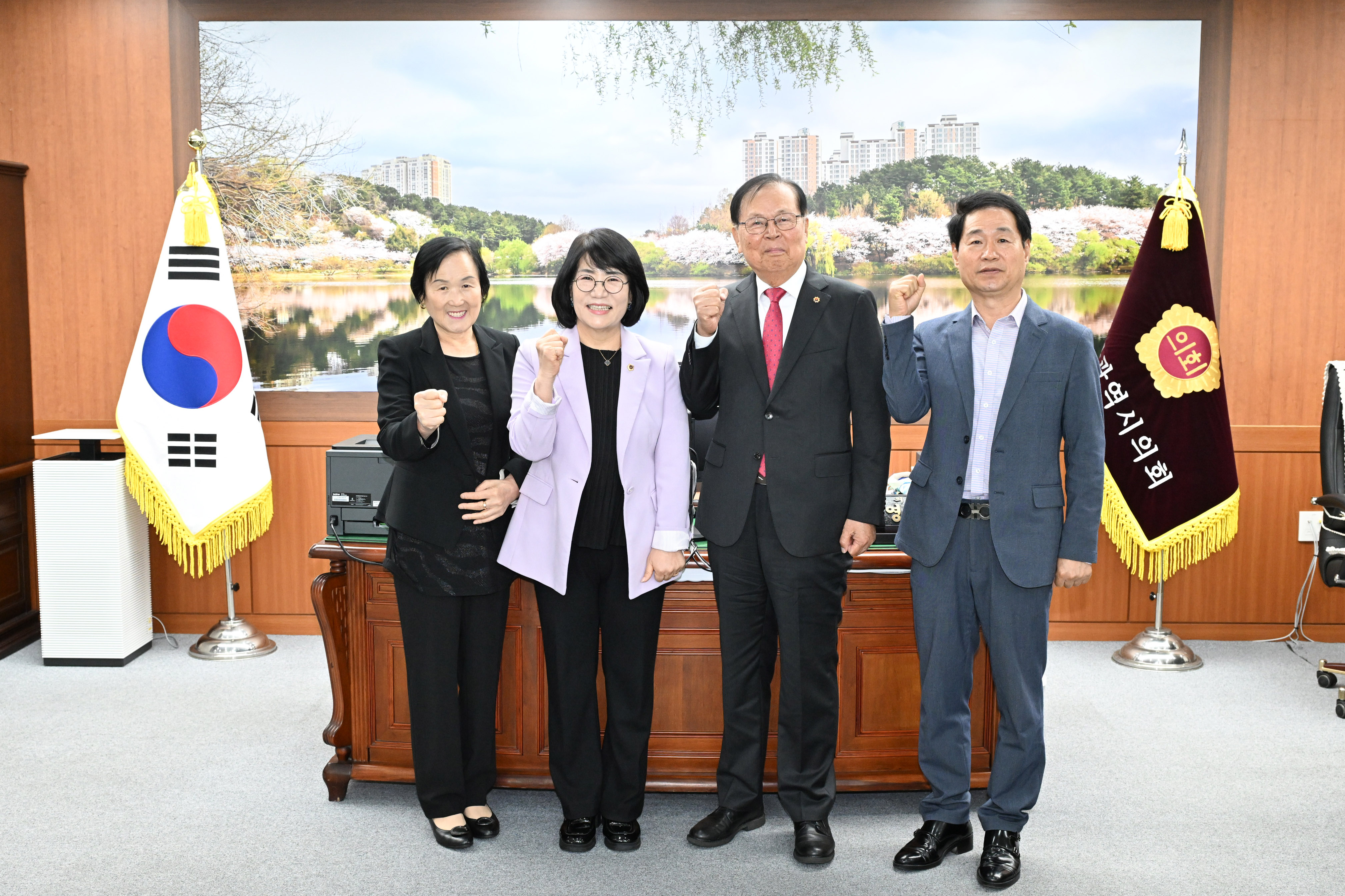이영해 의장, 홍순권 (사)효사관학교 교장 환담1