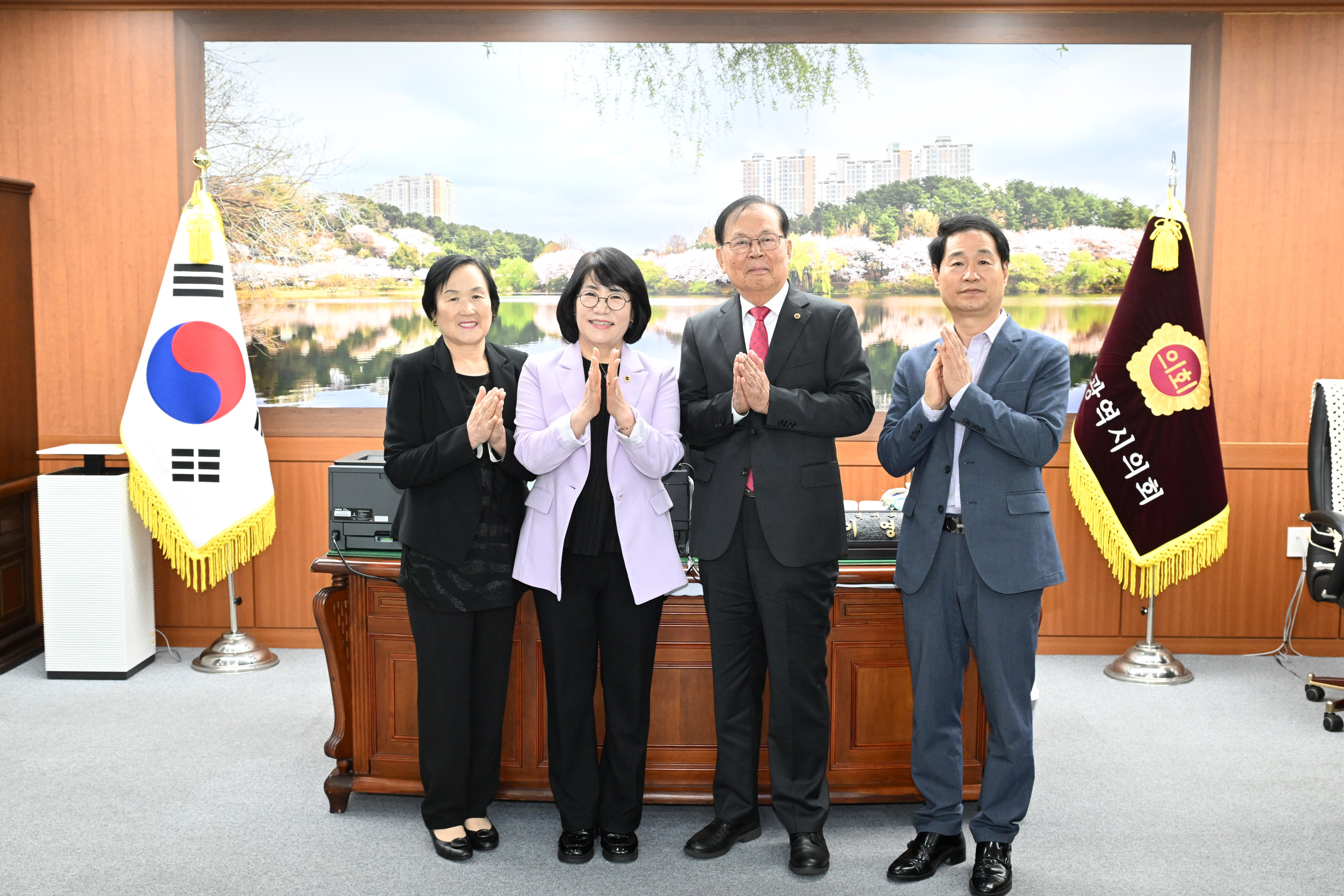 이영해 의장, 홍순권 (사)효사관학교 교장 환담3