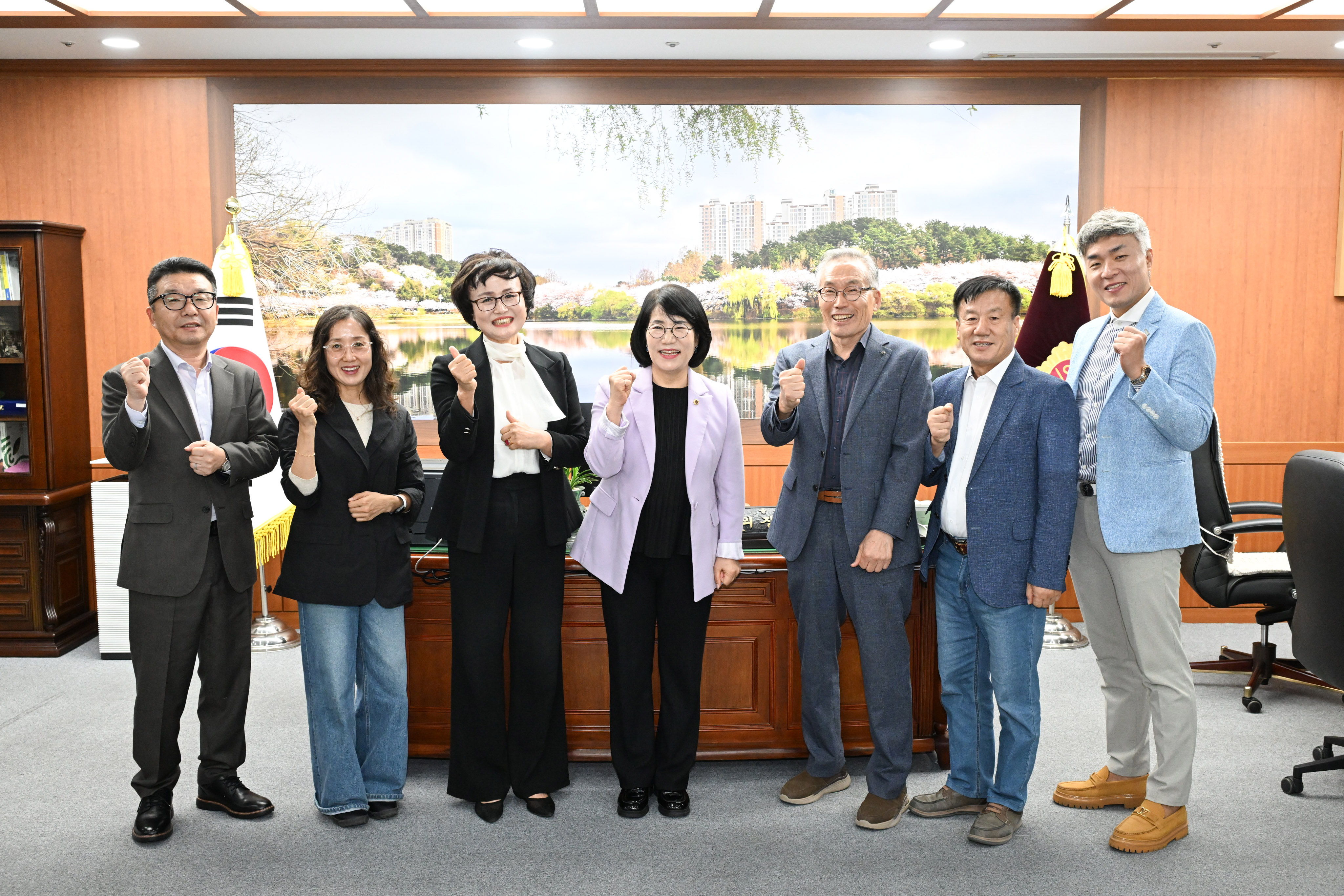 이영해 의장, (사)시니어벤처협회 이이경 회장 환담1