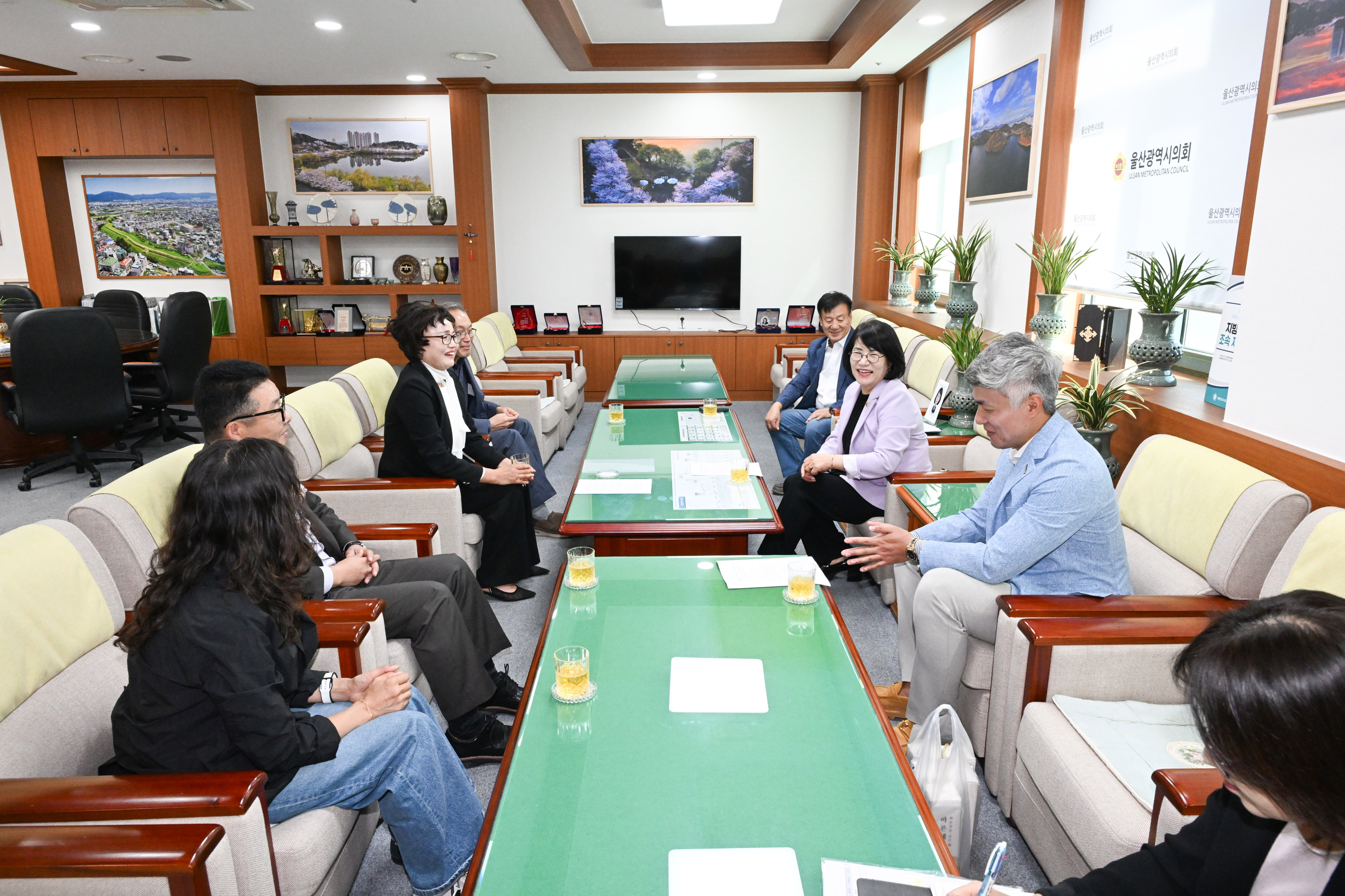 이영해 의장, (사)시니어벤처협회 이이경 회장 환담2
