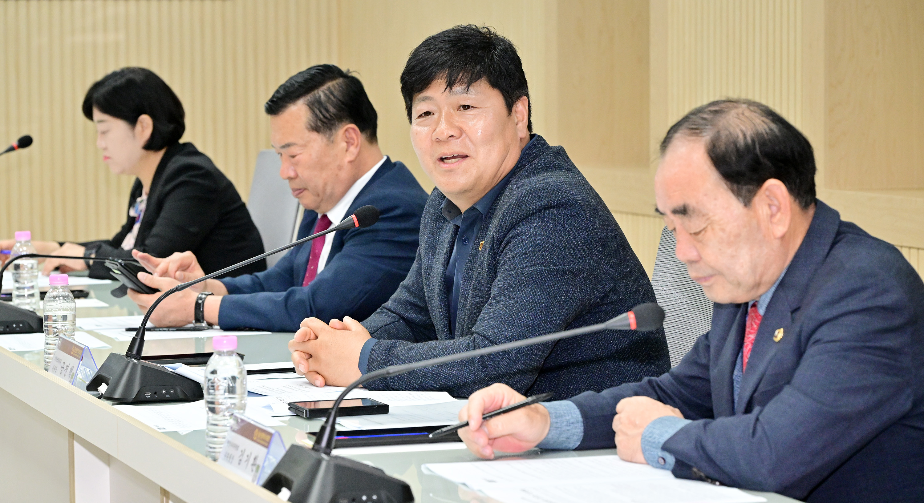 공진혁 의회운영위원장, 민원콜센터 설치 및 운영 조례 개정 의견청취 간담회3