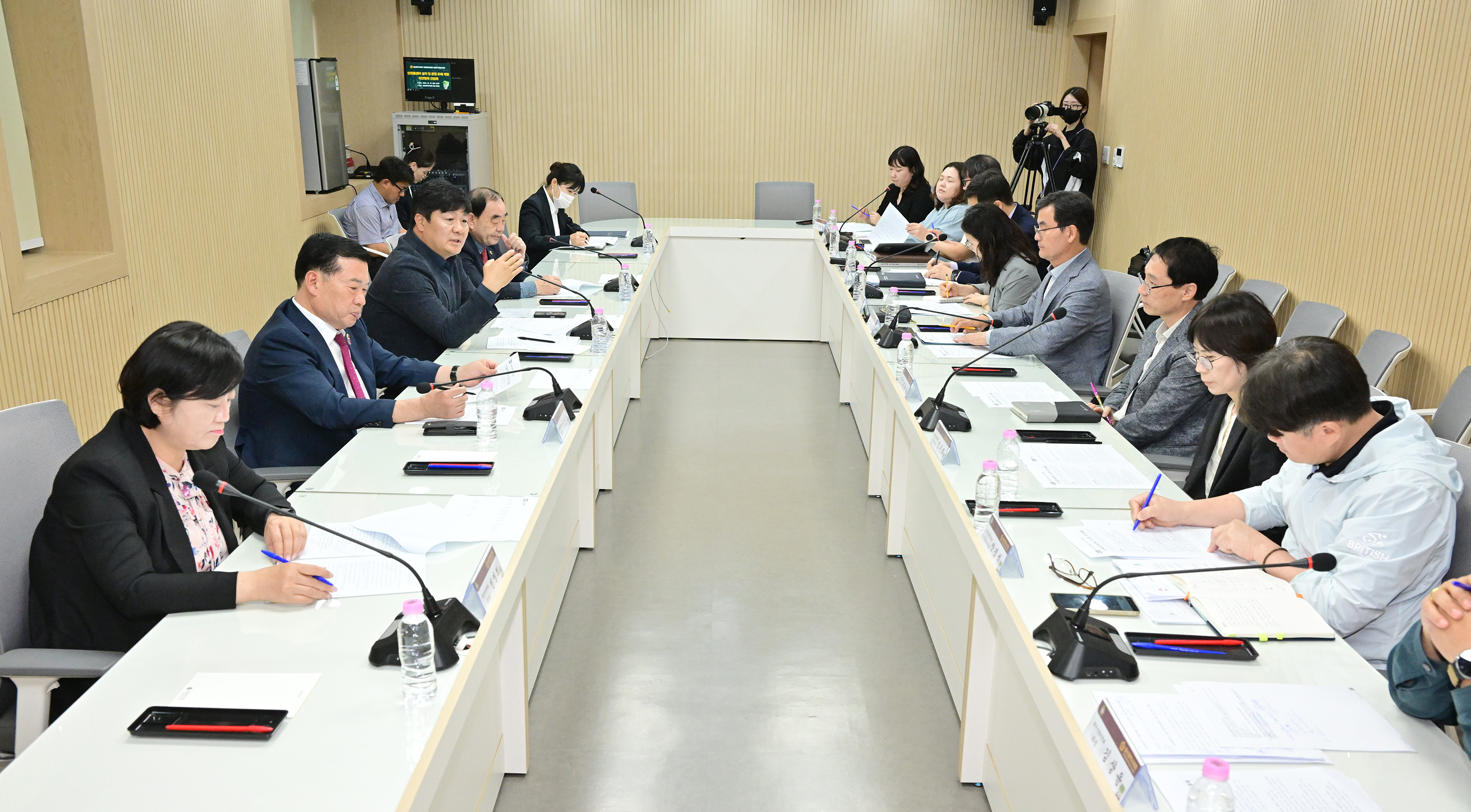 공진혁 의회운영위원장, 민원콜센터 설치 및 운영 조례 개정 의견청취 간담회5