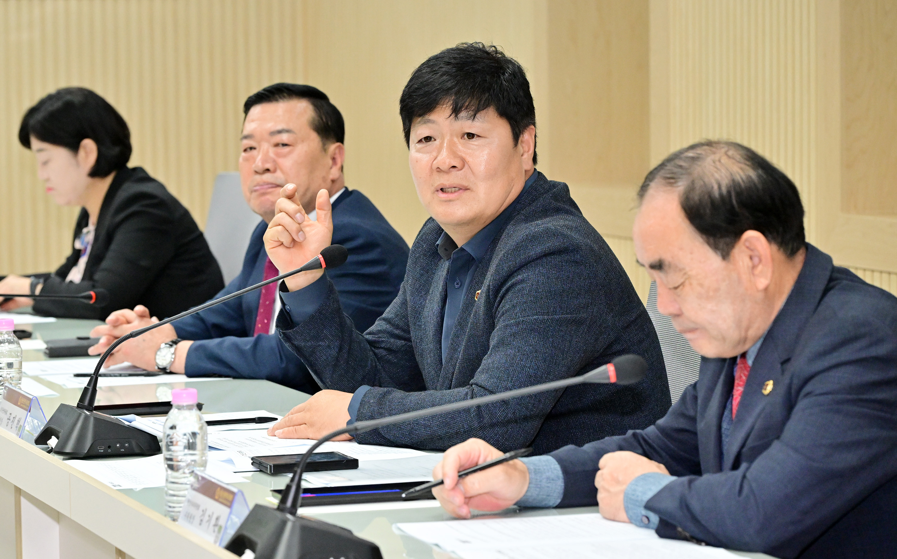 공진혁 의회운영위원장, 민원콜센터 설치 및 운영 조례 개정 의견청취 간담회6