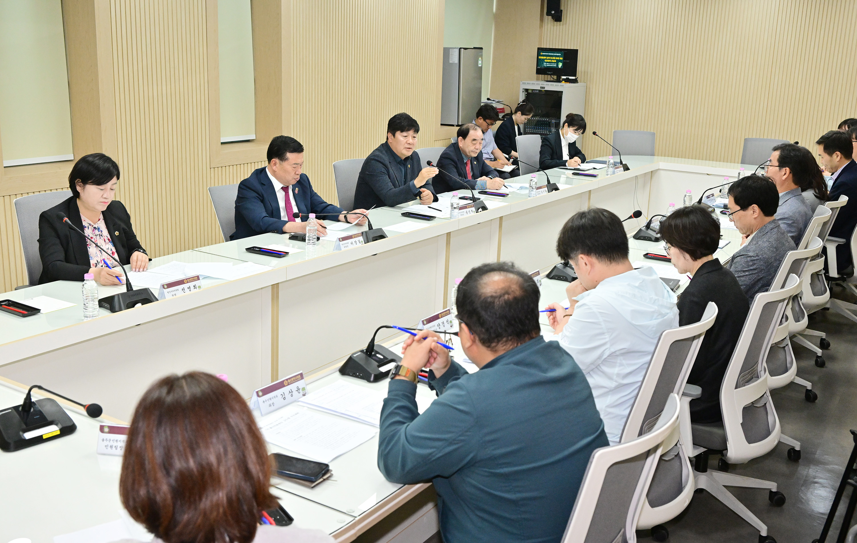 공진혁 의회운영위원장, 민원콜센터 설치 및 운영 조례 개정 의견청취 간담회7