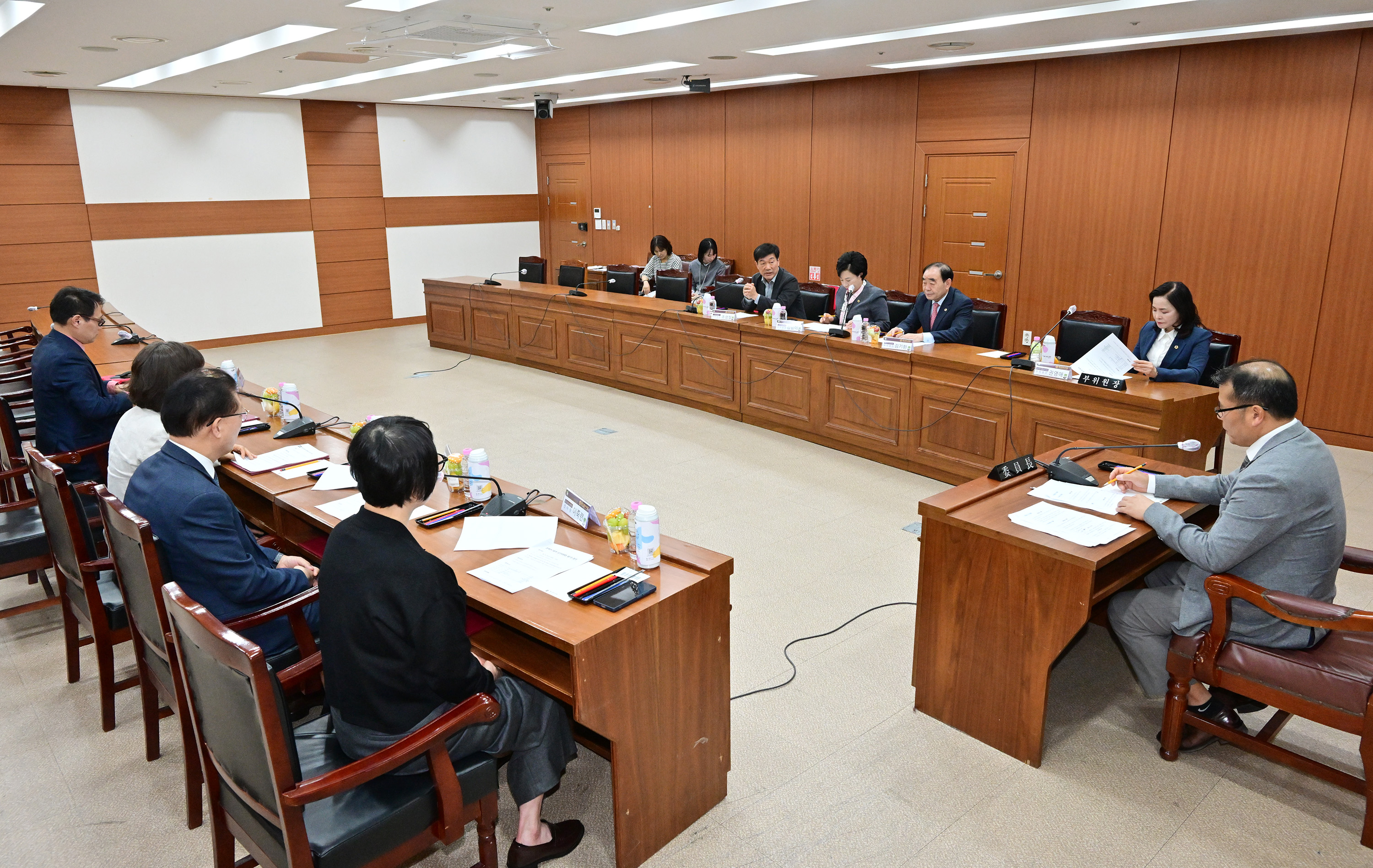 울산광역시의회, 정책연구용역 심의위원회 위원 위촉식 및 제1차 회의13