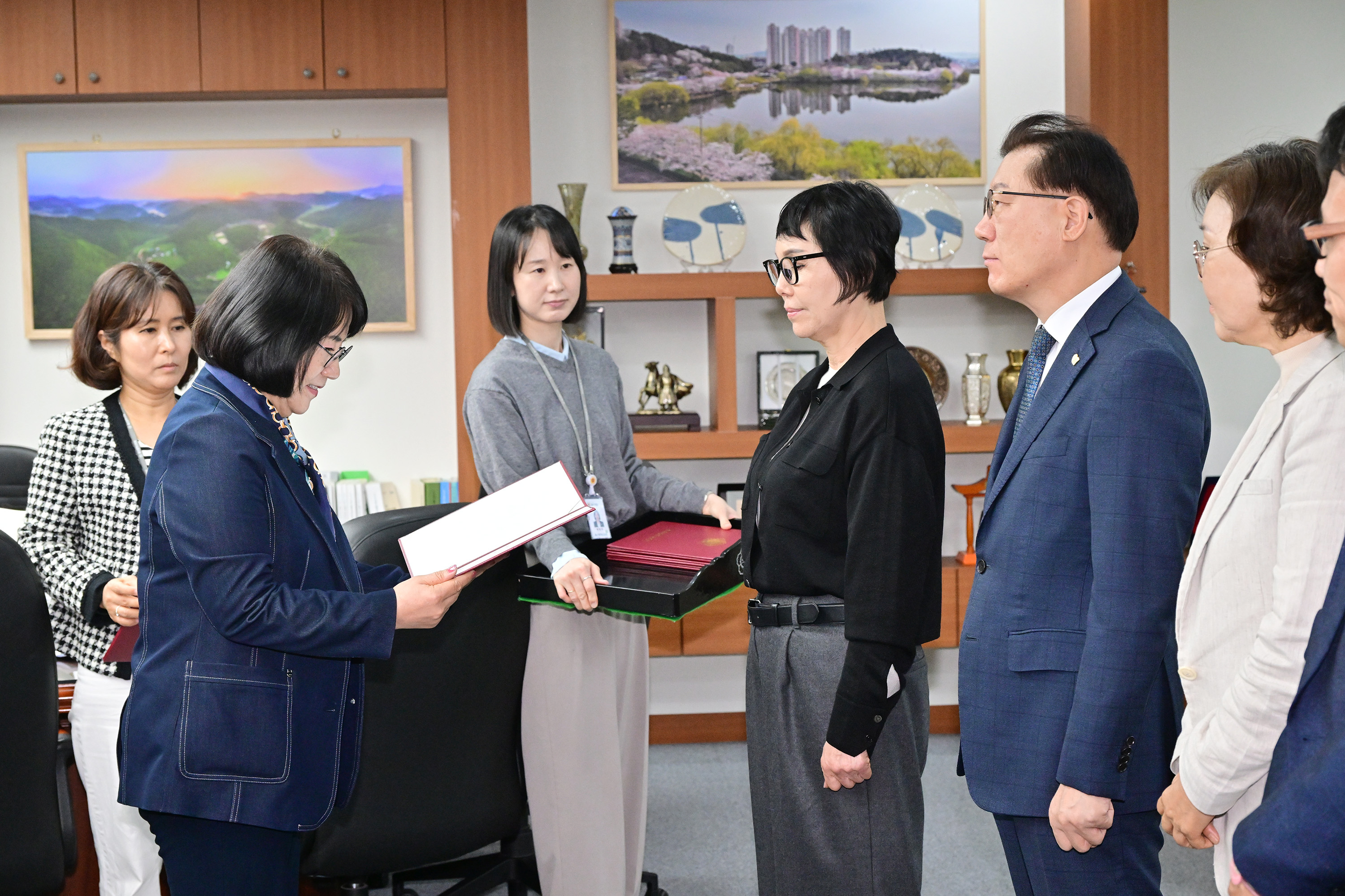 울산광역시의회, 정책연구용역 심의위원회 위원 위촉식 및 제1차 회의4