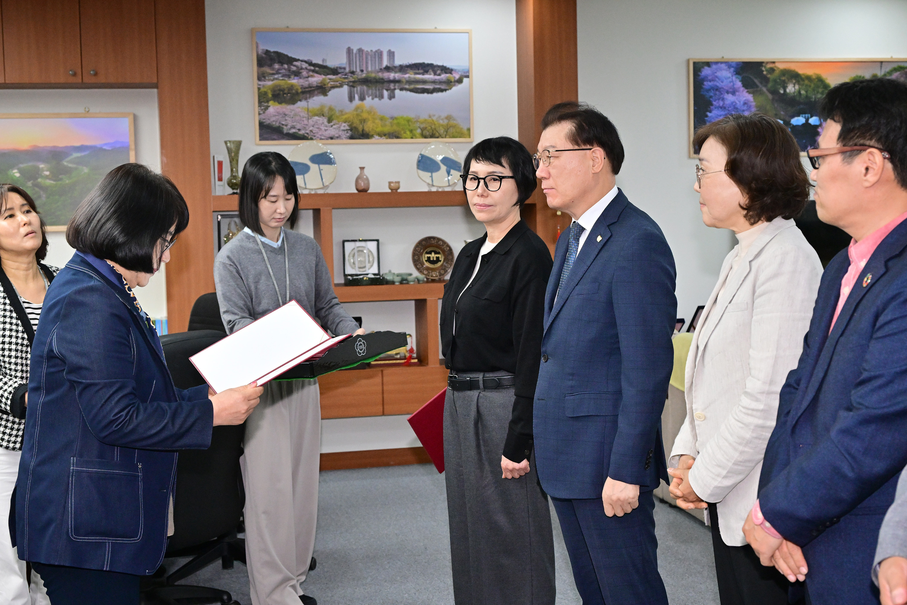 울산광역시의회, 정책연구용역 심의위원회 위원 위촉식 및 제1차 회의5