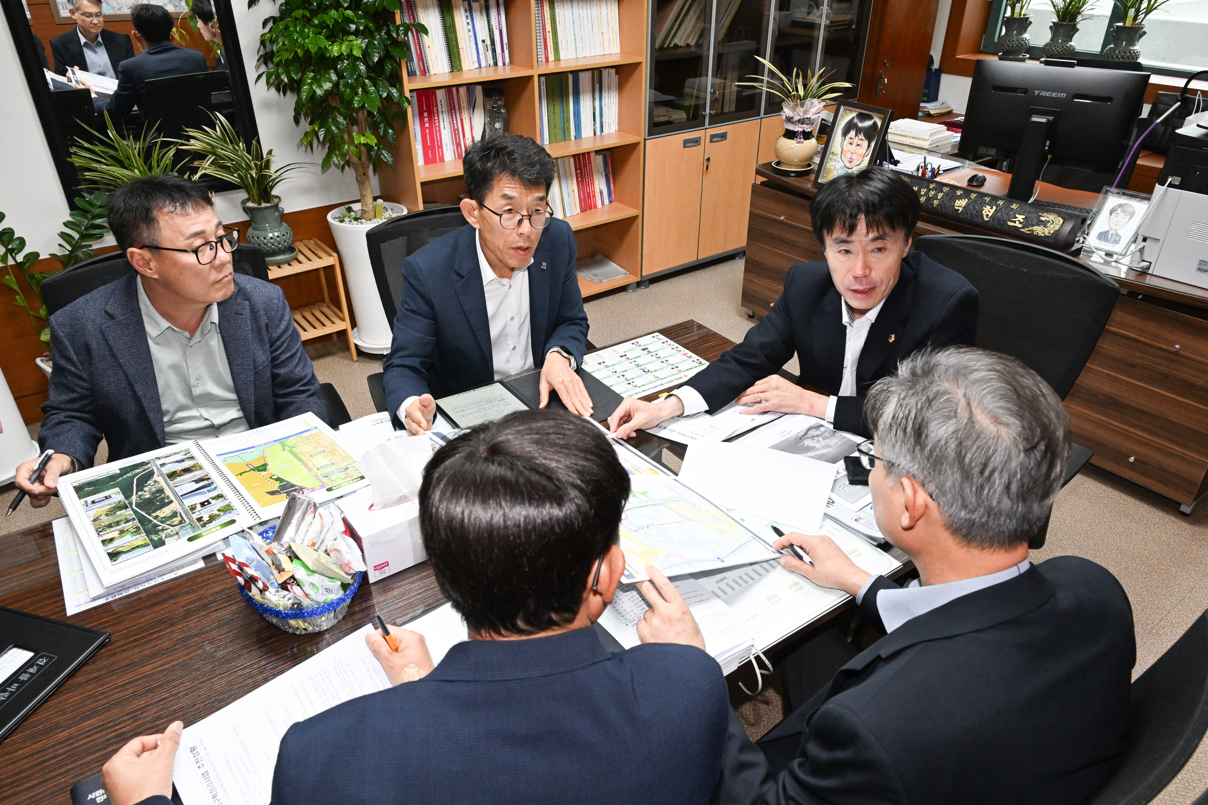백현조 산업건설위원장, 북울산역세권 개발 및 농소지구 업무청취6